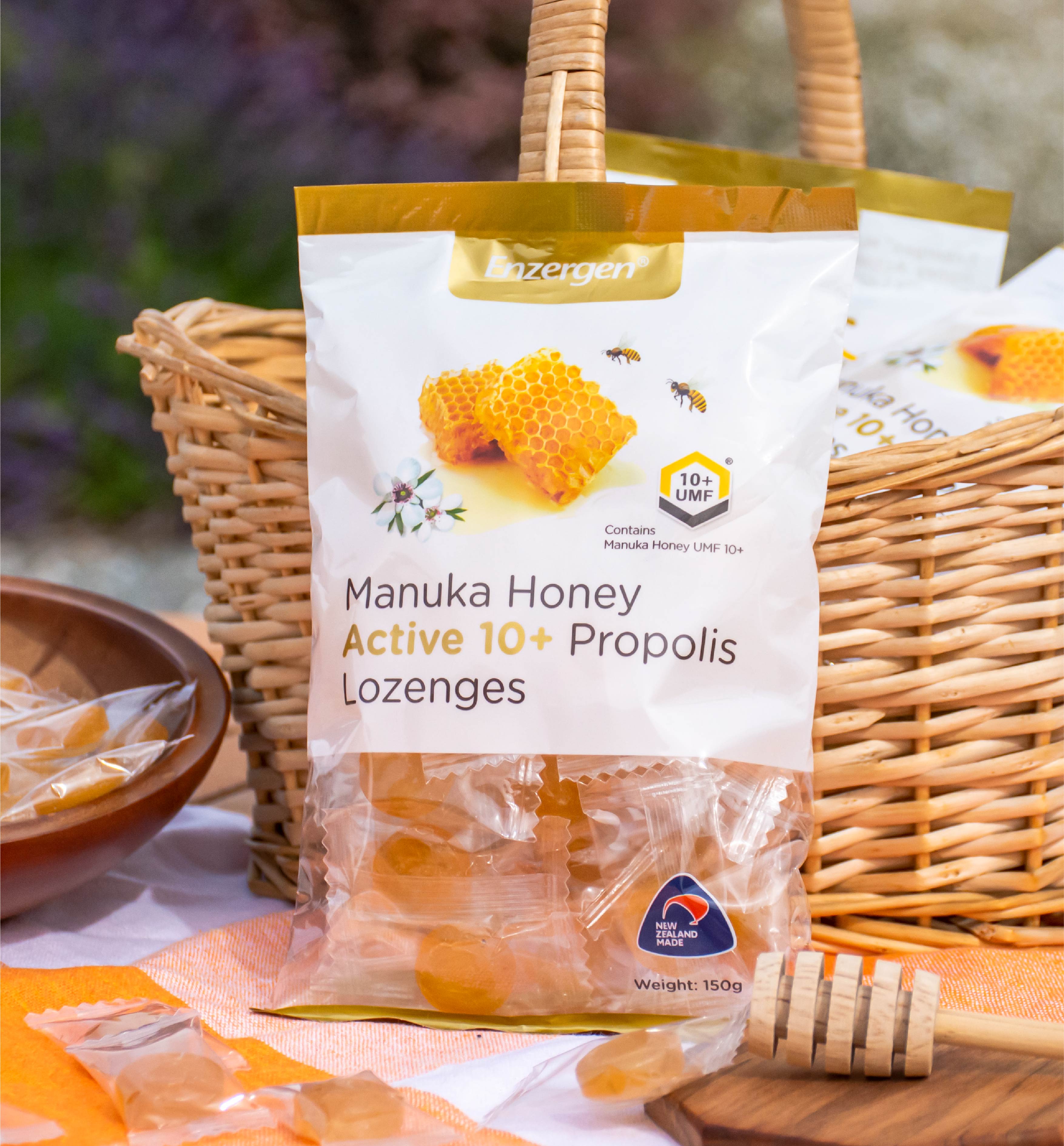 Product image of Manuka Honey UMF® 10+ Propolis Lozenges from KiwiCorp – soothing lozenges for throat and immunity.